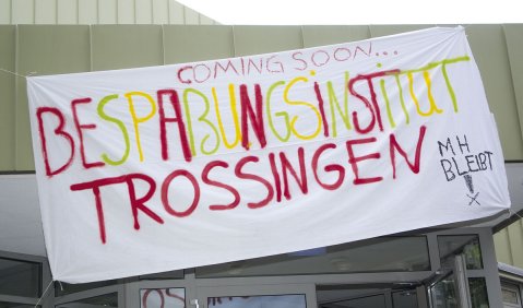 Protestplakat am Eingang der Trossinger Musikhochschule. Foto: Staatliche Hochschule für Musik Trossingen