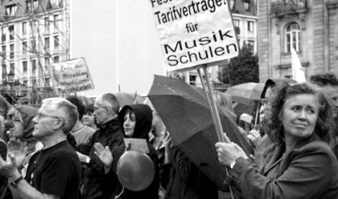 Berlins Musikschullehrer demonstrieren. Foto: Gisela Sonnenburg.