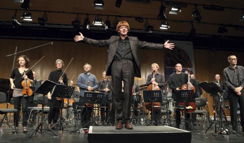 Enno Poppe und das Klangforum Wien mit Poppes „Speicher“ für großes Ensemble. Foto: Donaueschinger Musiktage