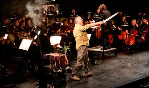 Stefan Vinke, hier als Siegfried, in der Ring-Version des RSB. Am Pult: Heiko Mathias Förster. Foto: Kai Bienert