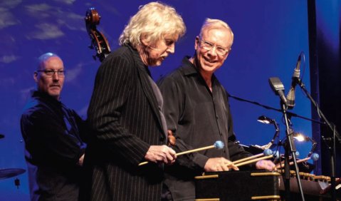 Eberhard Weber (Mitte) mit Scott Colley und Gary Burton. Foto: Thomas J. Krebs   