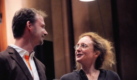 Unser Foto zeigt die Komponistin zusammen mit dem Solisten Marco Blaauw im Anschluss an die spektakuläre Premiere (eine ausführliche Kritik folgt in der April-Ausgabe der nmz). Foto: Charlotte Oswald