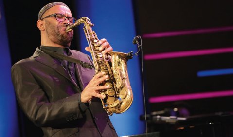 Zwischen Hochdruck und Betörung: Kenny Garrett in der Wackerhalle. Foto: Ralf Dombrowski