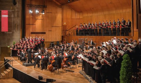 „Sacred Vessel“ von Martin Smolka unter der Leitung von Jörg-Hannes Hahn. Foto: Schneider/Kirchentag