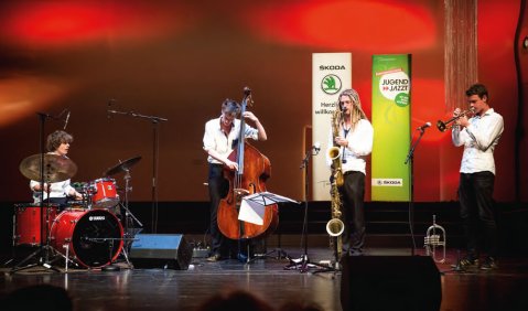 The „Unknown Quartet“ aus Berlin mit Schlagzeuger Joshua Reinfeld (19), Bassist Sidney Werner (22), Tenorsaxophonist Niko Zeidler (18) und Trompeter Arvid Maier (18). Foto: Petra Basche