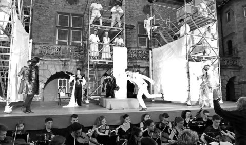 Auch 2015 mit der „Hochzeit des Figaro“ liefen alle Beteiligten der Jungen Oper Schloss Weikersheim zu Hochform auf  (siehe auch der Bericht auf Seite 5). Foto: K.Börngen, JMD