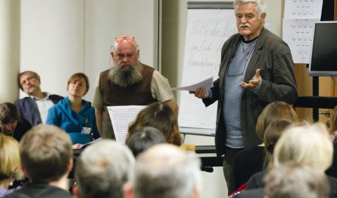 The composer is present: Nikolaus Brass (rechts) beim chor.com-Workshop mit Rupert Huber. Foto: Rainer Engel