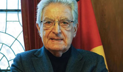 Vom Ex-Innenminister zum Akteur der Neuen Musik: Gerhart R. Baum in Donaueschingen. Foto: Hans Kumpf