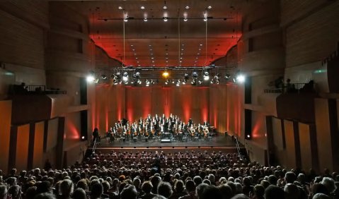 Blick auf die Bühne des neuen Konzertsaals. Foto: OSI / D. Vass