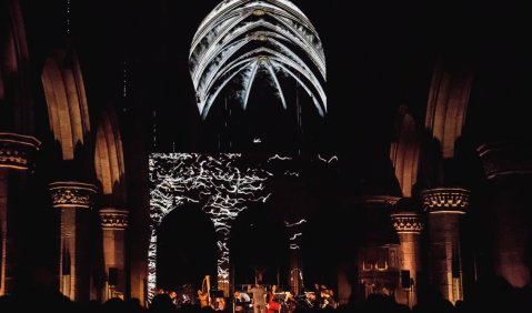 Orient begegnet Okzident in der voll besetzten Stadtkirche. Foto: Leo Higi/Podium Festival