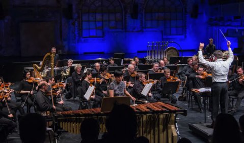 Kein Dienst nach Vorschrift: das Loh-Orchester unter Markus L. Frank. Foto: Friedrich Schuster