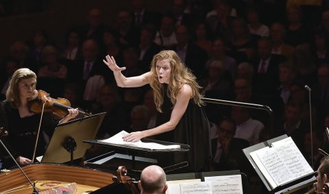 Das Mahler Chamber Orchestra unter der Leitung der Dirigentin und Sängerin Barbara Hannigan. Foto: Peter Fischli/Lucerne Festival