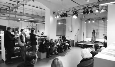 Die „Stage School Hamburg“ zu Gast in den Bücherhallen Hamburg. Foto: Falk von Traubenberg