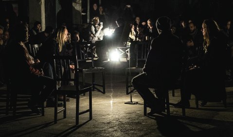 Untrennbar mit Phylo- wie mit Ontogenese verknüpft: Musik machen und erleben. Unser Bild zeigt beispielhaft einen musikalischen Moment während des Berliner Festivals MaerzMusik 2017. Foto: Petra Basche