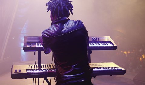 Multitalent Neyma: Sängerin, Tänzerin, Schauspielerin, Model und Keyboarderin aus Mosambik. Foto: Music In Africa