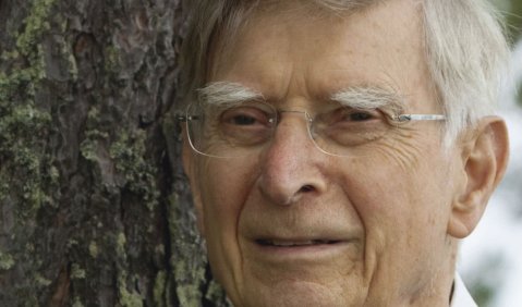 Herbert Blomstedt: Mission Musik. Gespr&auml;che mit Julia Spinola, B&auml;renreiter/Henschel, Kassel/Leipzig 2017, 192 S., Abb., &euro; 24,95, ISBN 978-3-7618-2417-7