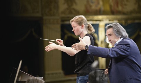Synchron: Katharina Wincor und Riccardo Muti. Foto: Luca Concas