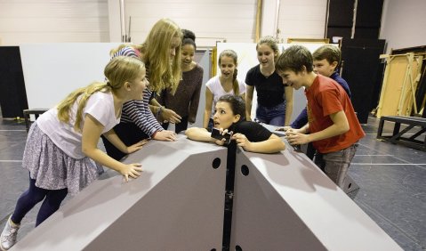 Opernmacher bei der Arbeit: Proben zur neuen Produktion „Flut“. Foto: Susanne Diesner