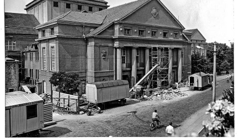 Drei Standorte, eine Baustelle: historisches Foto des Theaters Vorpommern Greifswald. Foto: Theater Greifswald/AIP