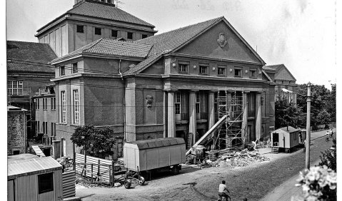 Drei Standorte, eine Baustelle: historisches Foto des Theaters Vorpommern Greifswald. Foto: Theater Greifswald/AIP