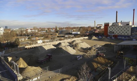 Baugrube des neuen Münchner Konzertsaals im Werksviertel. Im Hintergrund die whiteBOX. Foto: Ralf Dombrowski