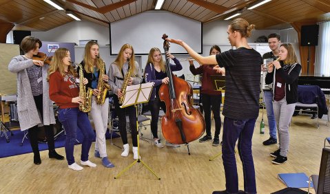 Schüler als musiktutor*innen im Klassenzimmer. Foto: NORDMETALL-Stiftung/Christian Augustin