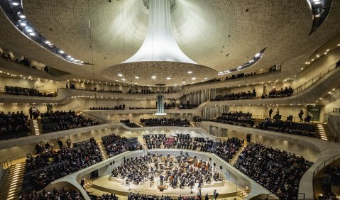 Das einstige Skandalstück ist im Konzertbetrieb angekommen: Mitte November 2017 spielte das SWR Symphonieorchester Hans Werner Henzes Oratorium „Das Floß der Medusa“ in der Elbphilharmonie. Foto: SWR/Klaus Mellenthin