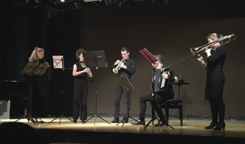 v.l.n.r.: Clara Starzetz (Blockflöte), Wiebke Haas (Klarinette), Henrik Haas (Trompete), Felix Schirmer (Akkordeon) und Hannah Tielesch (Posaune). Foto: Jugend musiziert