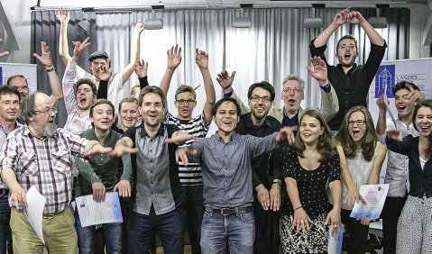 Nach einem erfolgreichen Kursa halten alle ihre Teilnahmebestätigung in den Händen. Foto: Martina Pipprich