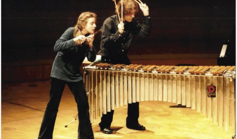 Hanna Petermann und Matthias Engler aus Schleswig-Holstein gehörten zu den Pionieren, die in der neuen Kategorie „Besondere Besetzungen: Zeitgenössische Musik (akustisch)“ antraten. Foto: Erich Malter.