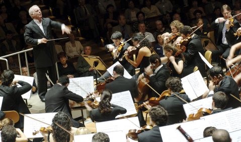 Das von Daniel Barenboim und Edward W. Said 1999 gegründete West-Eastern Divan-Orchestra setzt sich in gleichen Teilen zusammen aus jungen israelischen und arabischen Musikern. Foto: Monika Rittershaus