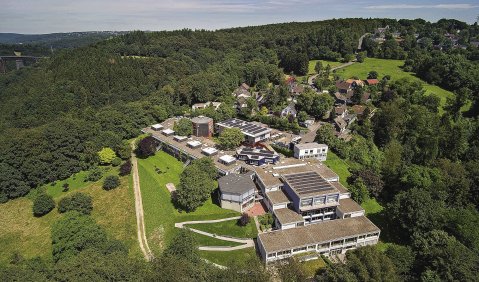 Aktuelle Luftaufnahme der Akademie der Kulturellen Bildung NRW. Foto: Rolf Böcker