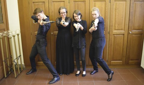 Gemeinsames erklärtes Ziel: ein gelungener öffentlicher Auftritt im Heilig-Kreuz-Münster in Rottweil. Jakob Plag, Julia Vogel, Lea Heilmaier und Miriam Hannah Vollmar. (v.l.n.r.:). Foto: Daniel Schenk