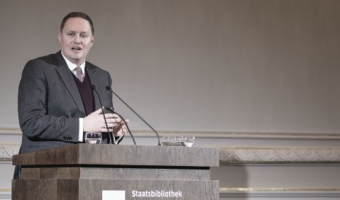 Carsten Brosda hält eine Rede in der Staatsbibliothek zu Berlin anlässlich 20 Jahre Bundeskulturministerium. Foto. Martin Hufner