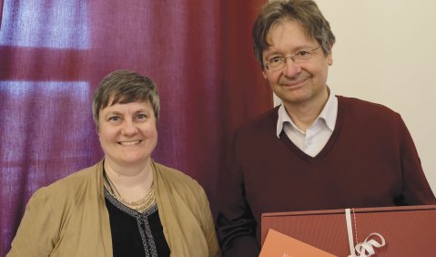 Heidi Speth, erneut im Amt bestätigte Vorsitzende des VBS, mit Bernhard Hofmann, der auf eigenen Wunsch aus dem Vorstand ausscheidet. Foto: Patrick Ehrich