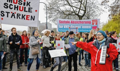 Lautstarke Unterrichtsstunden für den Berliner Finanzsenator Matthias Kollatz. Foto: Christian von Polentz