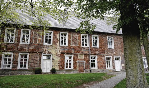 Das 1554 erbaute Lange Haus wurde bei der Eröffnung der Landesmusikakademie NRW e.V. 1989 als erstes Seminargebäude in Betrieb genommen. Foto: Sabine Lahl