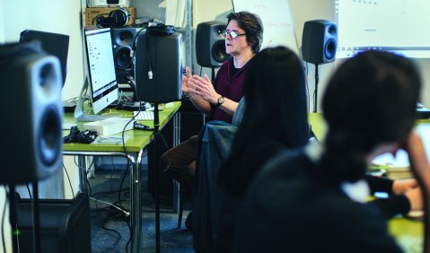 Mit eigenen Werken beim Symposium „Musik der Kulturen – Kulturen der Musik. Formen der Vermittlung“ vertreten: die Kompositionsklasse von Prof. Oliver Schneller. Foto: S. Diesner