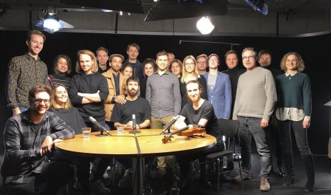 Holger Noltze (3. v.r.) zusammen mit Dortmunder und Düsseldorfer Studierenden anlässlich einer terzwerk TV Aufzeichnung. Foto: privat