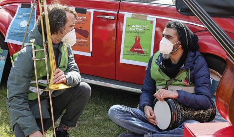 Kulturschaffende in Existenznot: Protest-Musiker in Aktion. Foto: Angelika Osthues