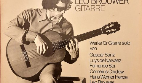 Leo Brouwer, Gitarre, spielt Werke von Gaspar Sanz, Luys de Narváez, Fernando Sor, Cornelius Cardew, Hans Werner Henze und Leo Brouwer. Deutsche Grammophon Debut Nr. 2555 001, 30 cm, stereo, 6 DM
