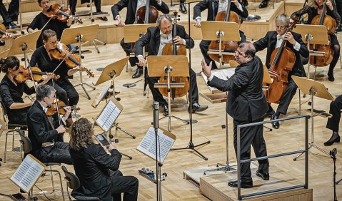Das Dresdner Festspielorchester unter Ivor Bolton im Kulturpalast: Foto: Killig