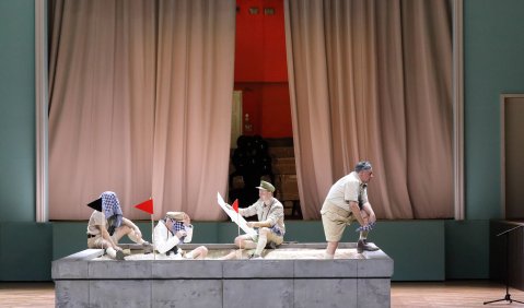 Halt a‘ Marthaler-Kollasch: Eine Musik-Montage von 1915 bis 1935 als „Giuditta“ an der Bayerischen Staatsoper. Foto: Wilfried Hösl.