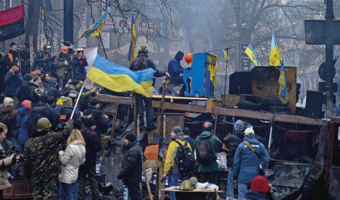 Enge Verflechtung von Kunst, Kultur und Protest: Der „Piano Extremist“ bei den Euromaidanprotesten 2014. Foto: Ввласенк, Wikimedia Commons