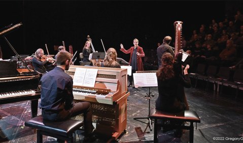 In der Reaktorhalle München: das Ensemble Oktopus unter der Leitung von Konstantia Gourzi. Foto: Gregory Giakis