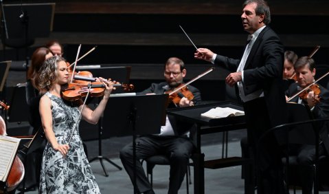 Orchesterkonzert Gatti: Hilary Hahn, Daniele Gatti. Foto: OFS/M. Creutziger