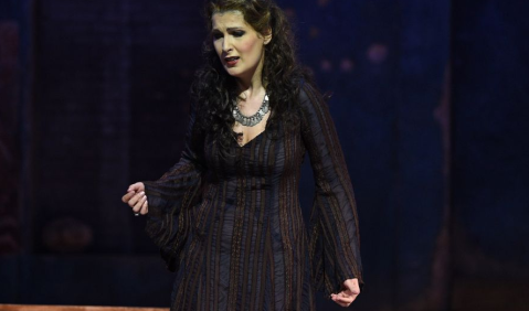 Adela Zaharia als Konstanze in der Entführung aus dem Serail. Foto: Deutsche Oper am Rhein, Hans Jörg Michel