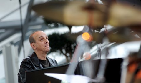 Das Lyrische und das Wilde machen gemeinsame Sache: Agustí Fernández beim BMW Welt Jazz Award. Foto: Ssirus W. Pakzad 