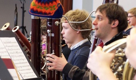 Gut präpariert stellen sich Musiker und Instrumente den Klangstürmen von Ruzicka, Beethoven und Strawinsky. Foto: BJO