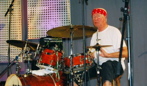 Jazz-Veteran Han Bennink mit im Konzert Charles Gayle in Ilmenau. Foto: Gottfried Schalow